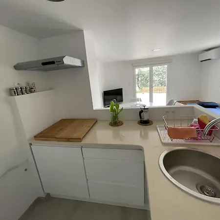 Ilo - Devant La Des Nonnes ميشيرس سور جيغوند