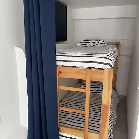 Ilo - Devant La Des Nonnes فيلة