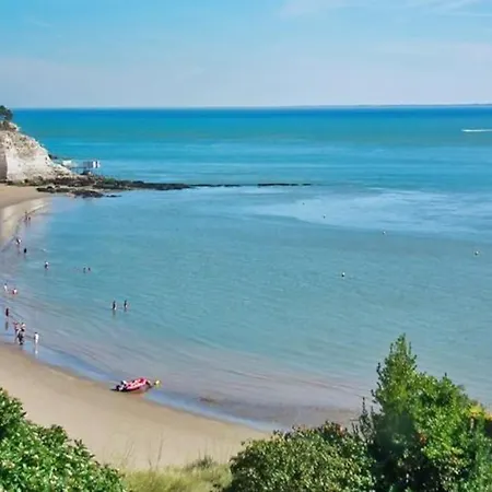 Ilo - Devant La Des Nonnes *