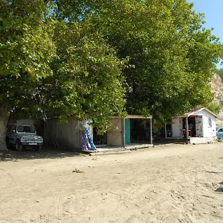 Ilo - Devant La Des Nonnes فيلة