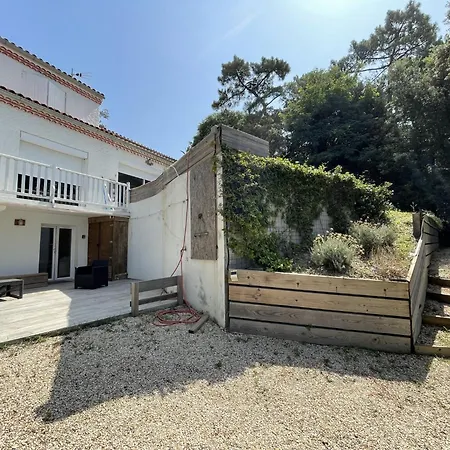 Ilo - Devant La Des Nonnes Villa *