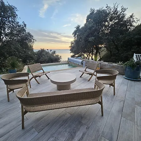 فيلة Ilo - Devant La Des Nonnes *