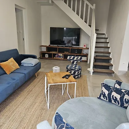 فيلة Ilo - Devant La Des Nonnes ميشيرس سور جيغوند